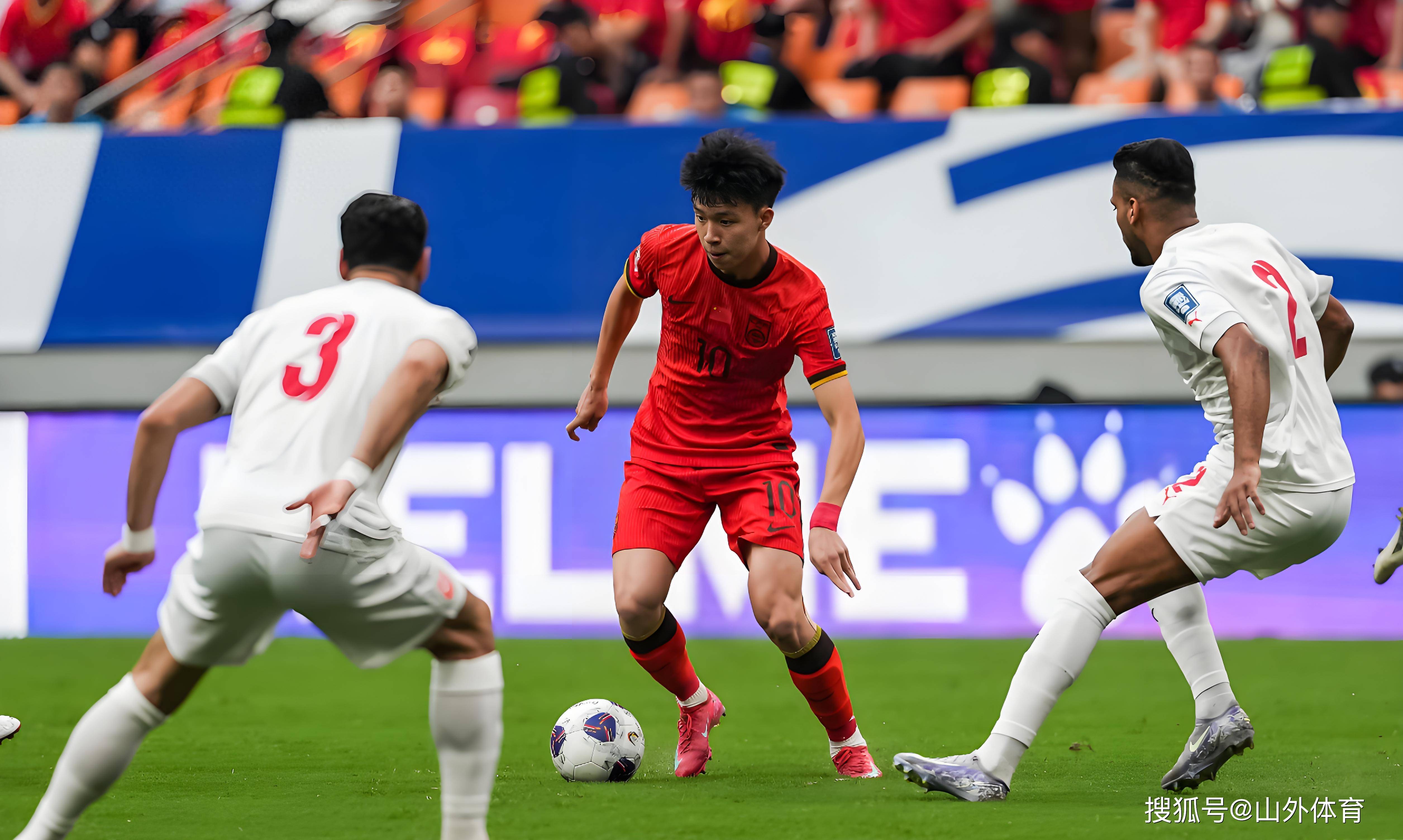 关于足球官方发布赛后数据,表现引争议的信息 关于足球官方发布赛后数据,表现引争议的信息